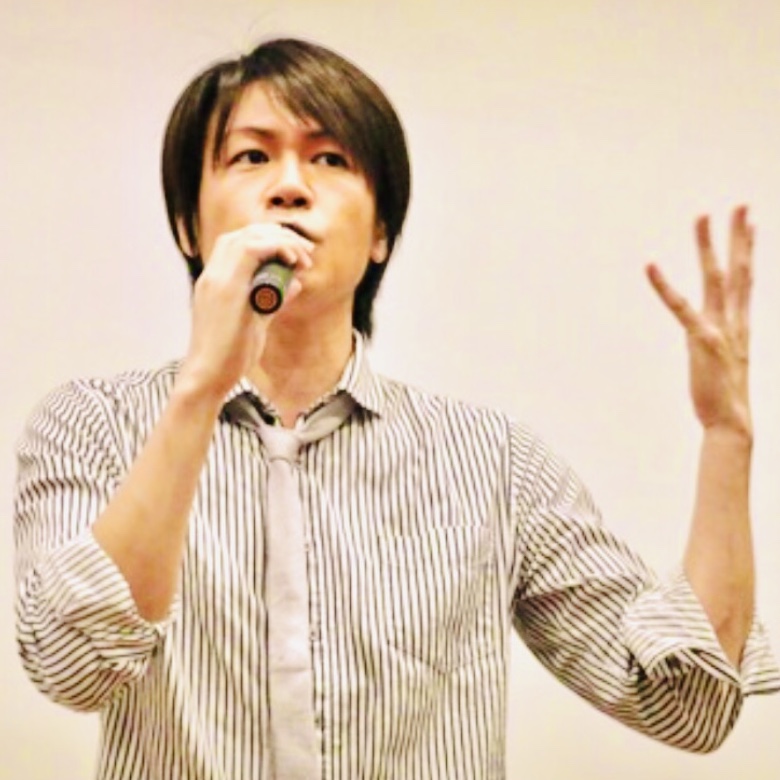 講演をする画像